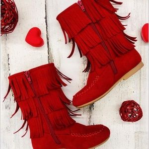 Girls faux suede tassel boots & matching hat